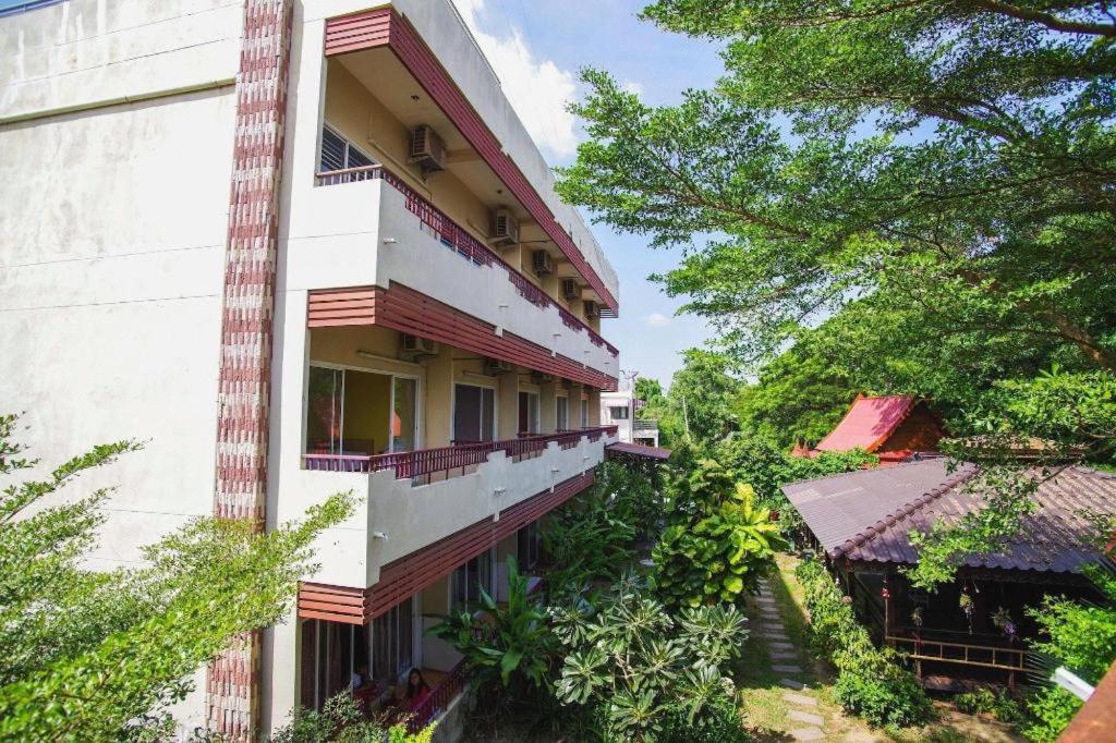 Hotel Oyo 384 Ban Sabaidee Phra Nakhon Si Ayutthaya Zewnętrze zdjęcie